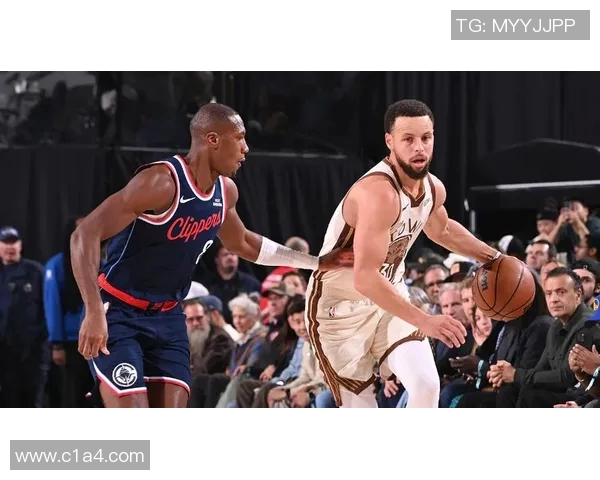 快船与勇士激战正酣库里精彩瞬间图片回顾 快船与勇士激战正酣库里精彩瞬间图片回顾